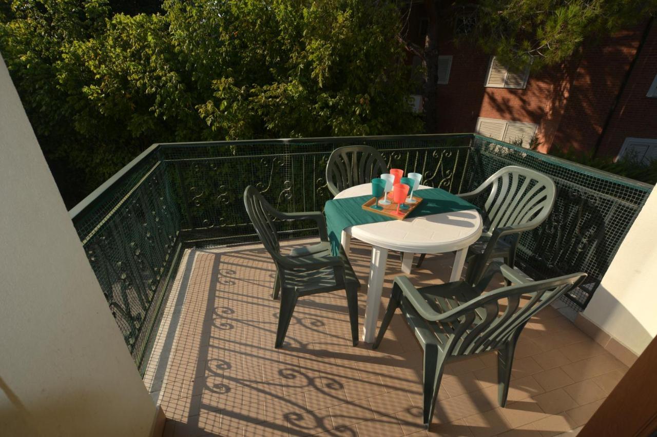 Lignano Pineta Nice Flat ลินญาโน ซับเบียโดโร ภายนอก รูปภาพ